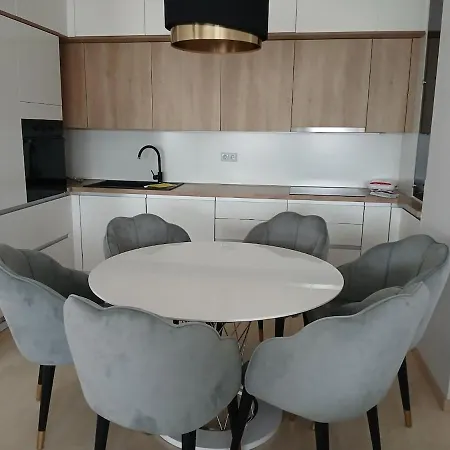 Neli Apartman *
